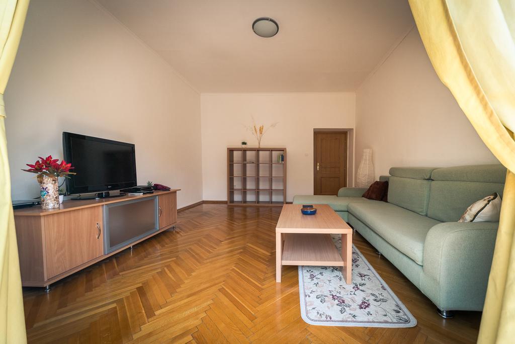 Apartment Kruna Center Podgorica Buitenkant foto